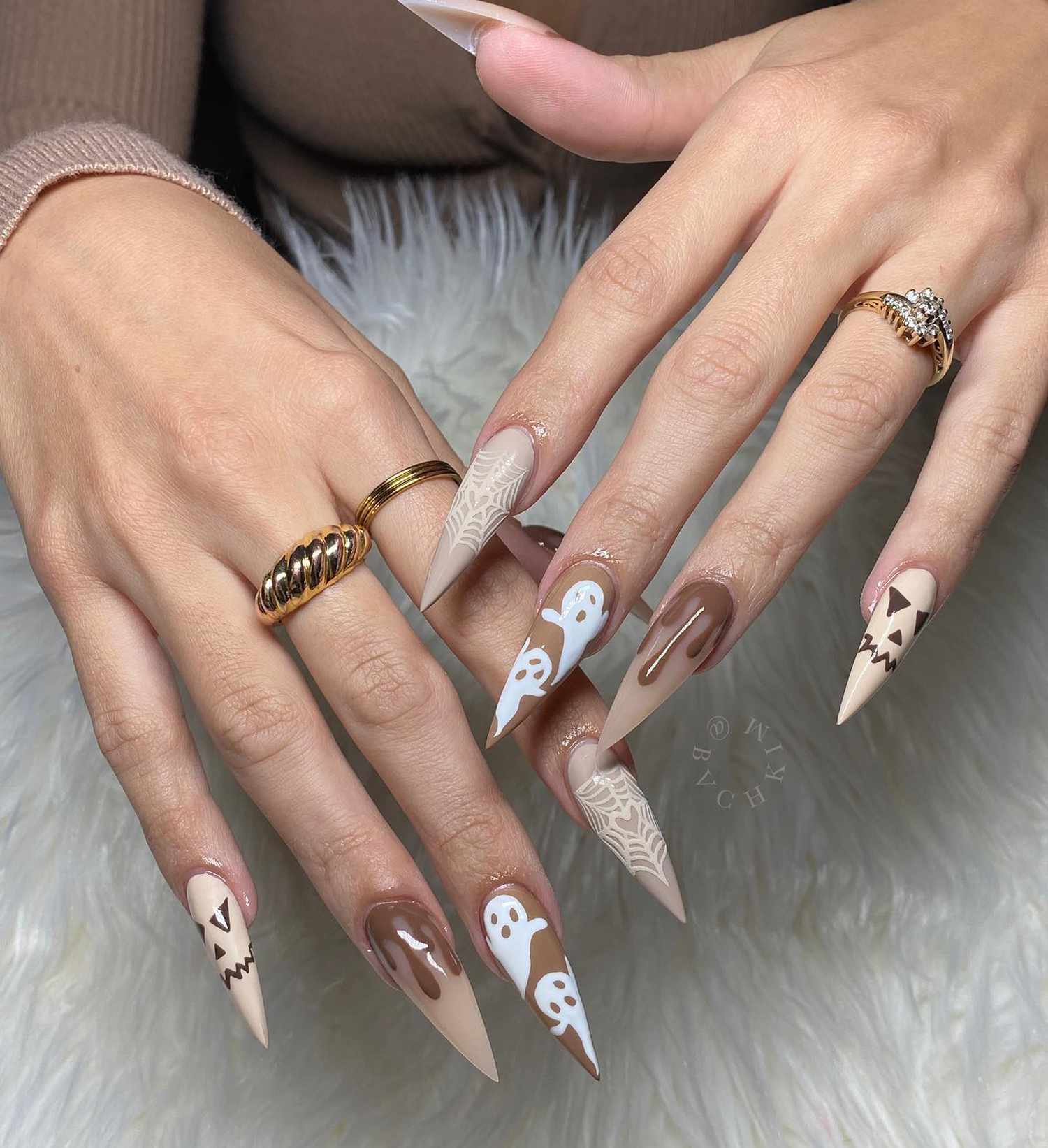 Creative Halloween Nails for a Spooky Look - 11