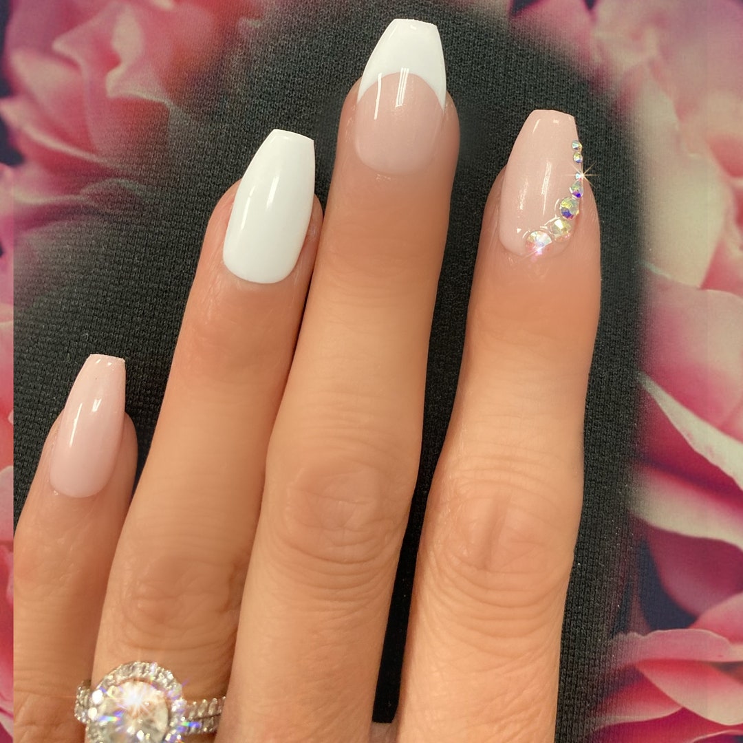 Short Classy Nails: Elegant Designs for Effortless Style - 10