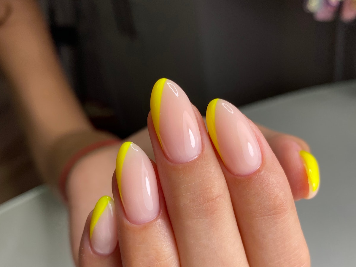 Yellow Nails: Bright and Bold Designs to Try Now - 7