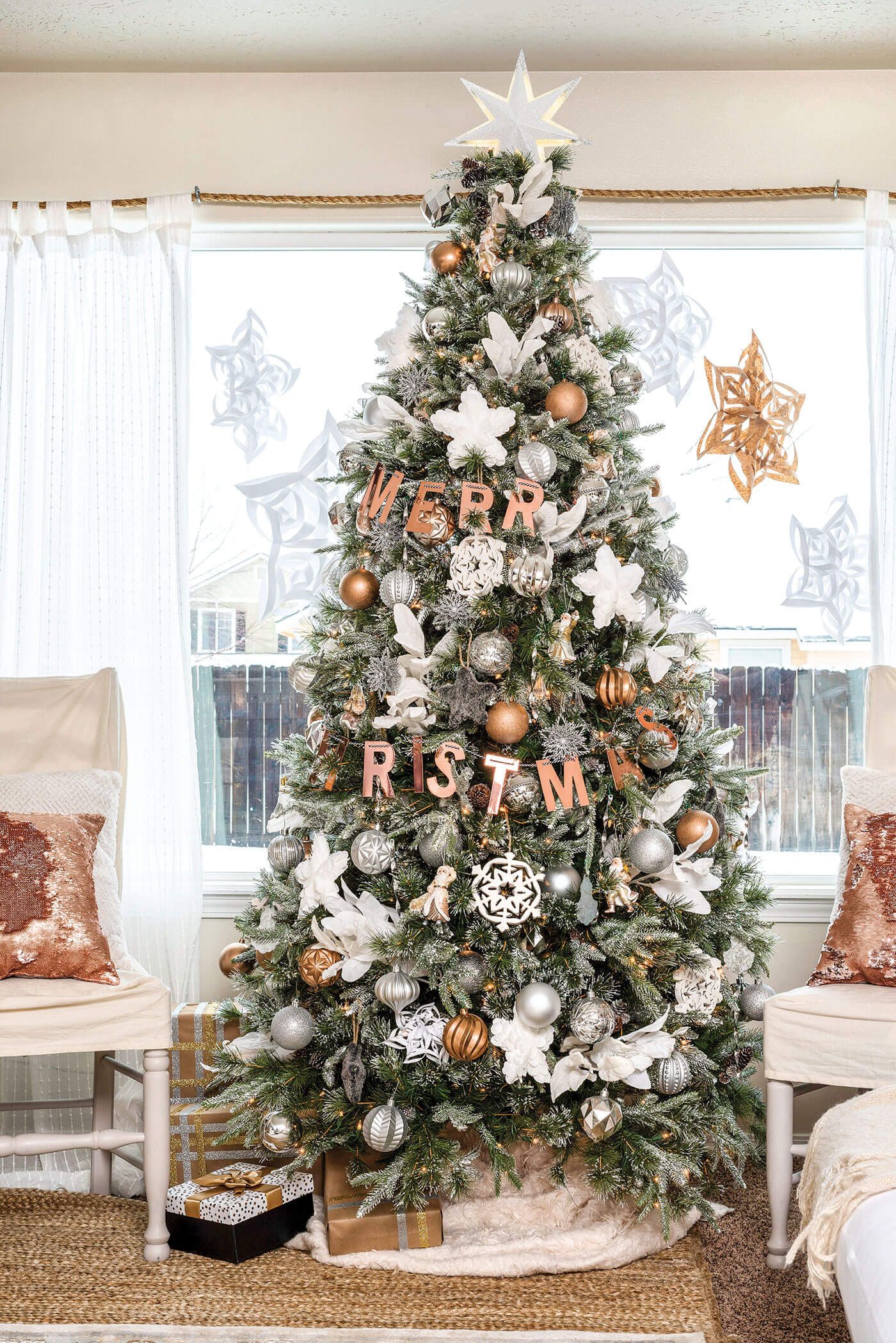 Farmhouse Christmas Tree Ideas: Bringing Rustic Charm to Your Holiday Decor - 3